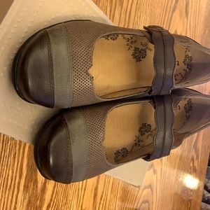 Brand new without tags, Taos shoes!!